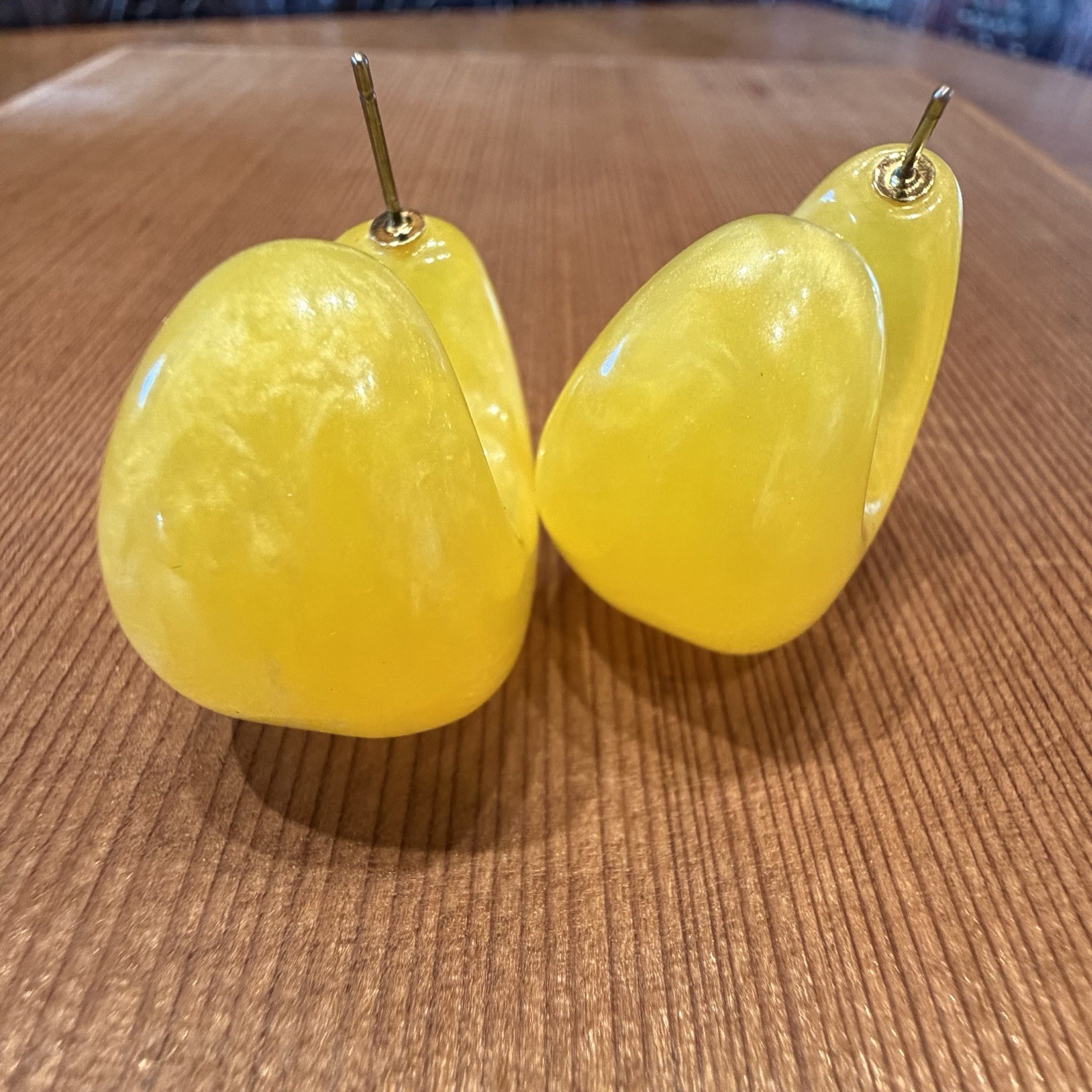 VTG Yellow Marbled Plastic Resin Chunky Huggy Hoop Earrings Crescent Statement