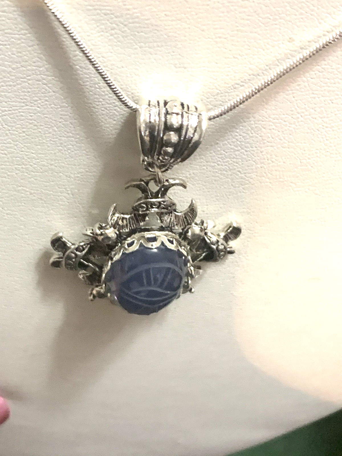 *NEW ITEM*RARE VTG.CARVED EGYPTIAN NAT.BLUE CHALCEDONY SCARAB PENDANT NECKLACE.s