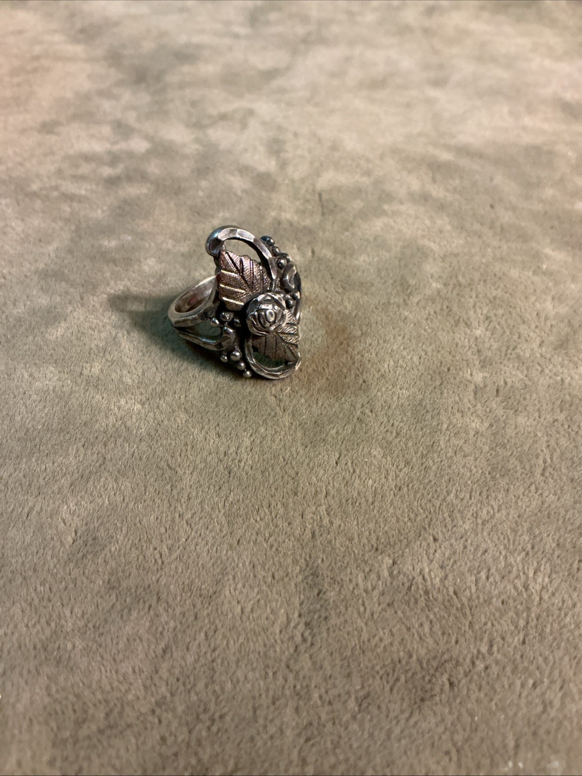 Wheeler Manufacturing Co WMCo Sterling Silver 12 Karat Gold Leaves Ring