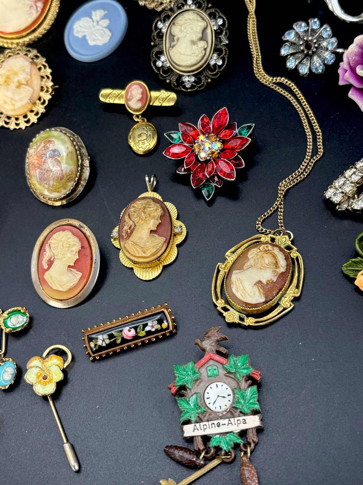 ESTATE VICTORIAN/ Art Deco /MCM WEARABLE Cameos Stick pins old Brooches 40 PCS