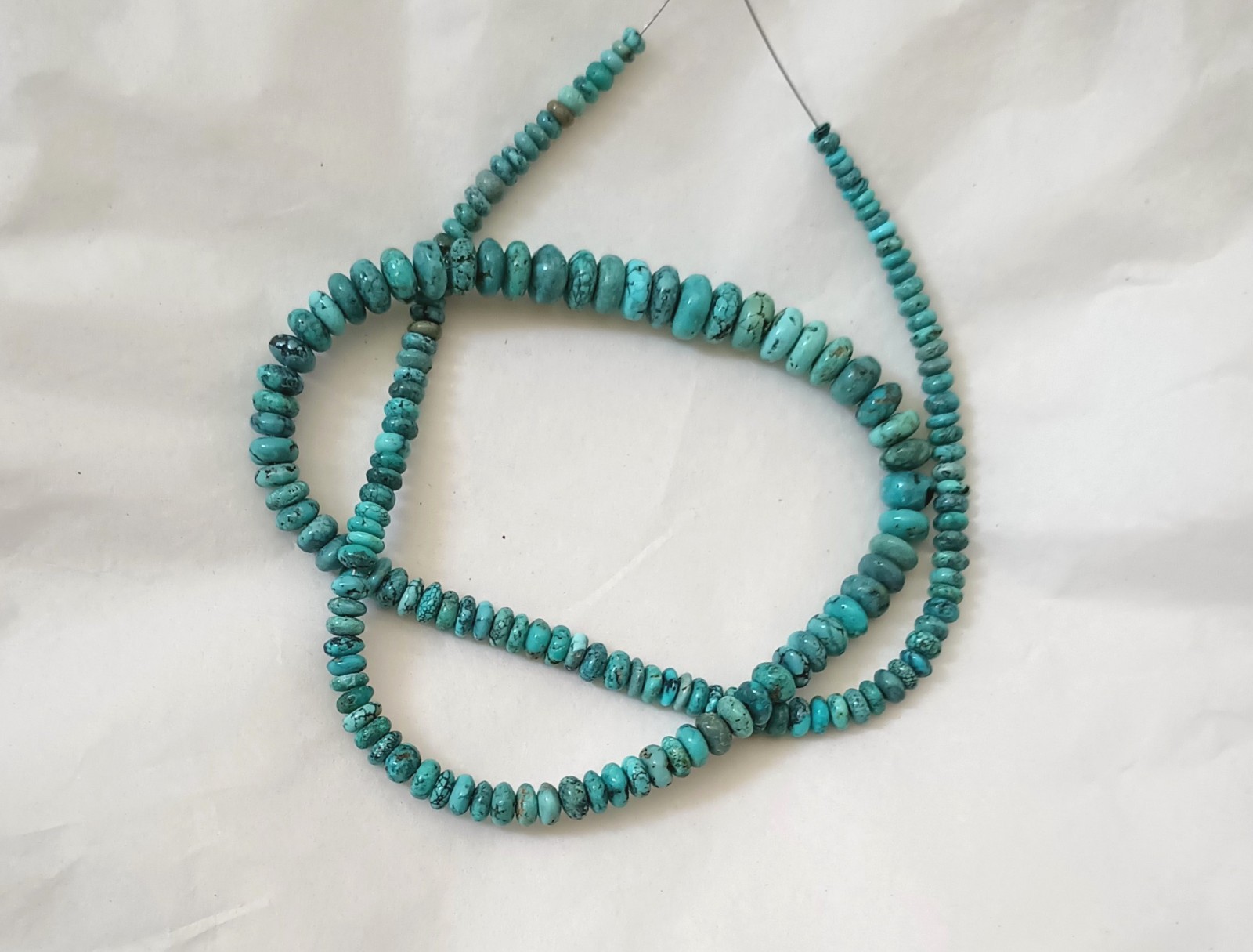 OLD STOCK, HI-GRADE HUBEI TURQUOISE 3-8MM RONDELLE BEADS – 17.75″ – 3206E