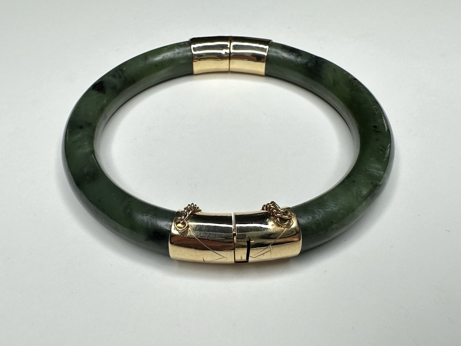 Vintage Green Nephrite Jade Hinged Gold Tone Bangle Bracelet w/ Push Lock /Chain