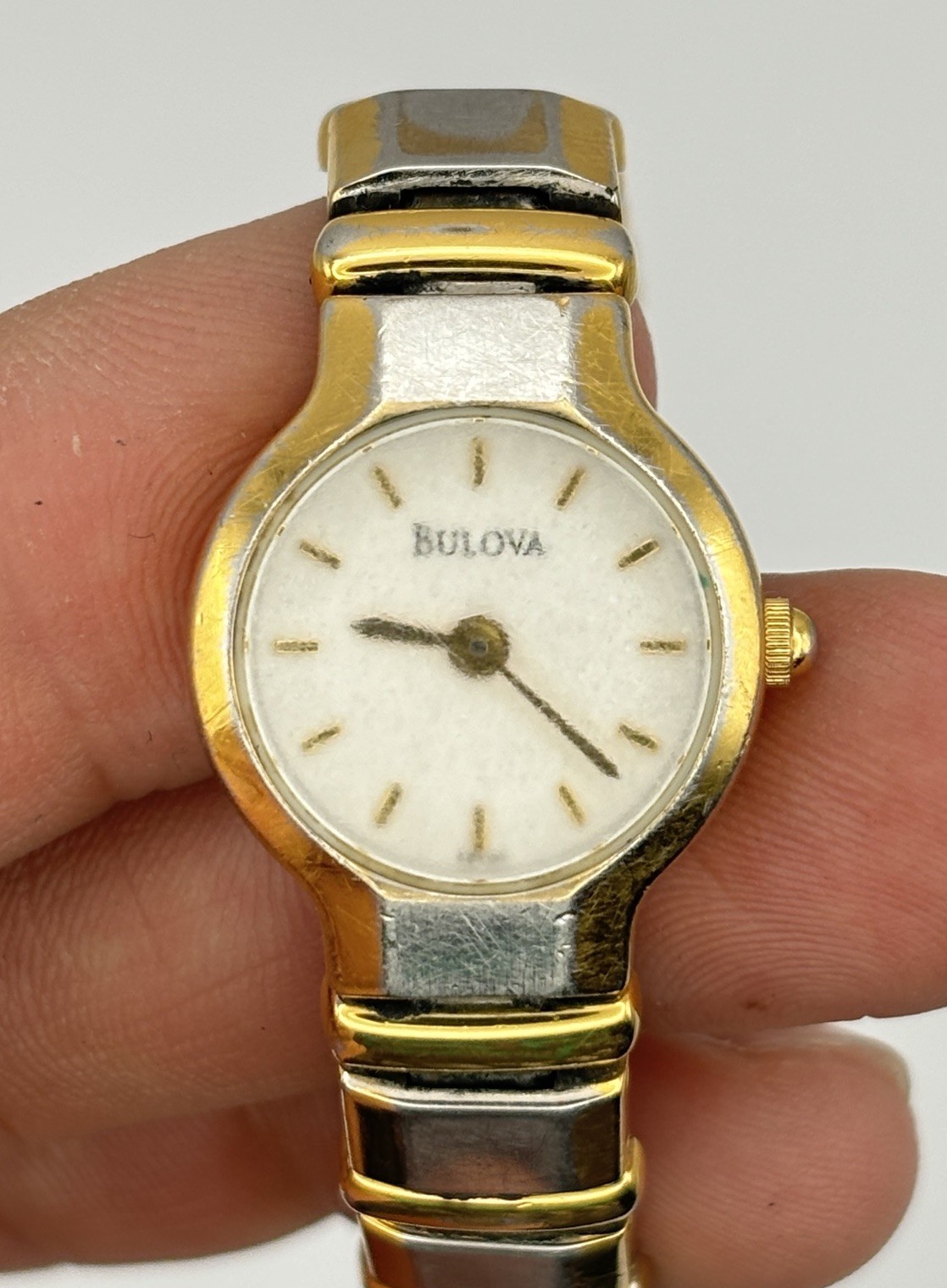 Vintage Bulova Women 98T30 Petite Gold Tone 20mm Quartz Analog Watch #7.36