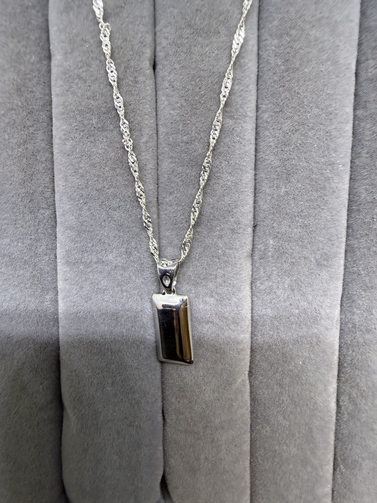 Ster. Silv. 26 In. Chain And 2 Gram Silv.Bar Pend. , Chn. Has Slid. Bal-shorten
