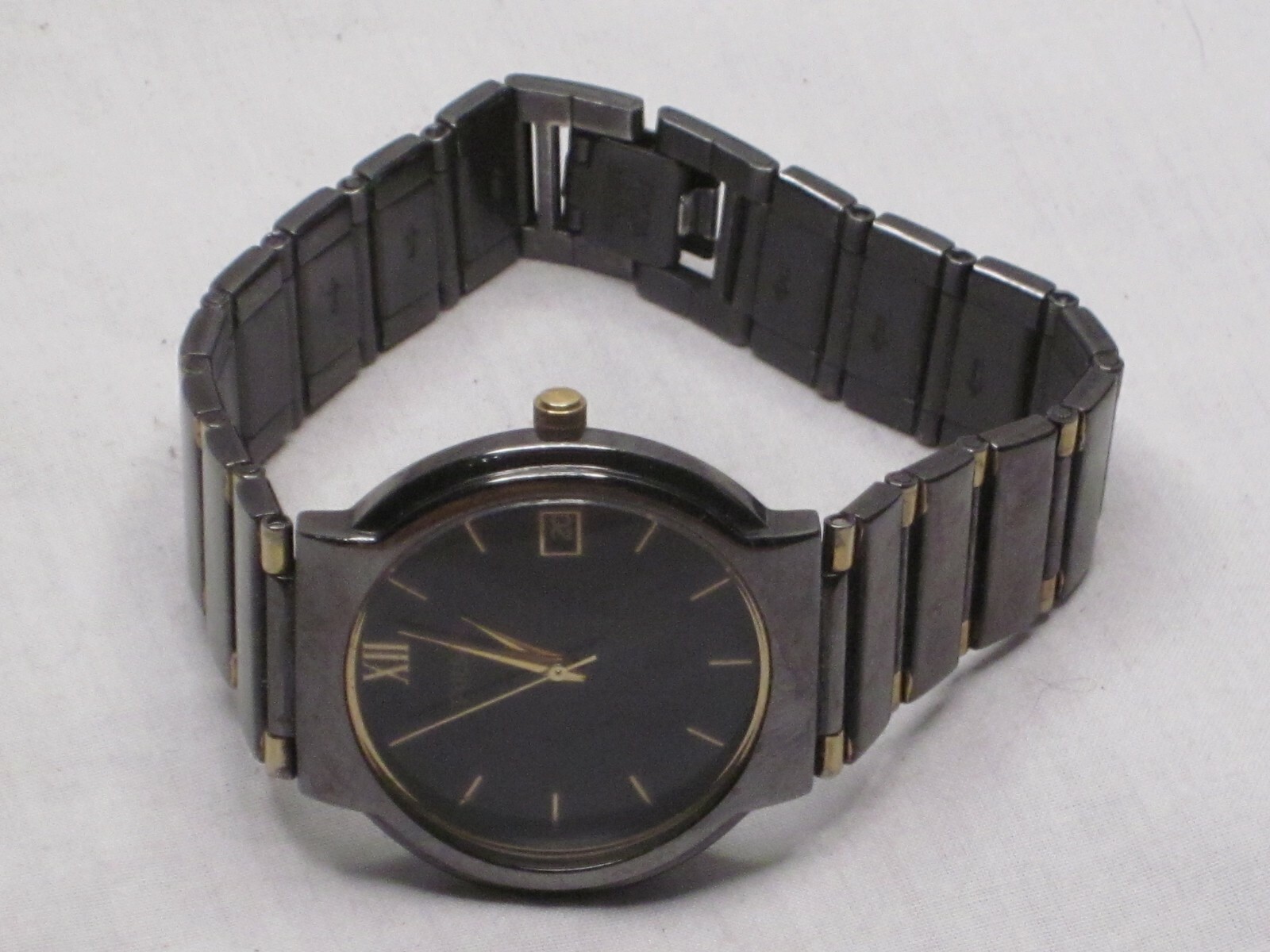 pre-owned PULSAR wristwatch date time VX42-X106 black w/ gold accent