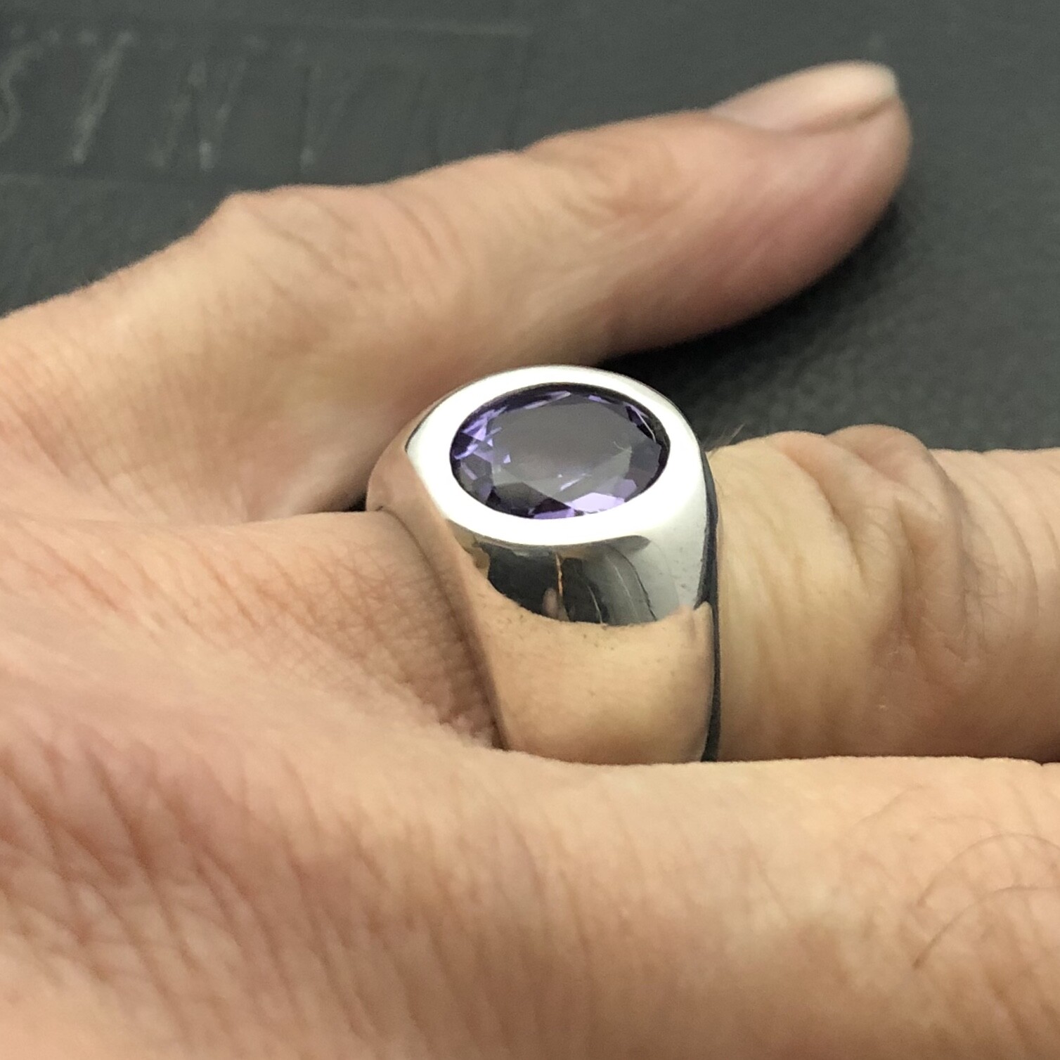 MJG STERLING SILVER RING. HEAVY. 12 x 10mm OVAL LAB ALEXANDRITE. SIZE 9.5