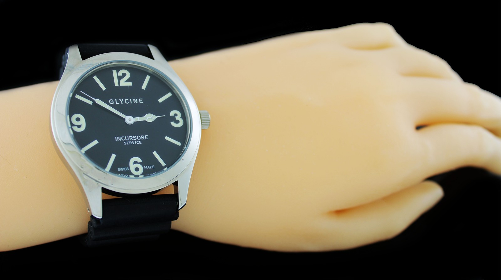 Glycine Incursore 3805 44mm Black Dial Quartz Watch