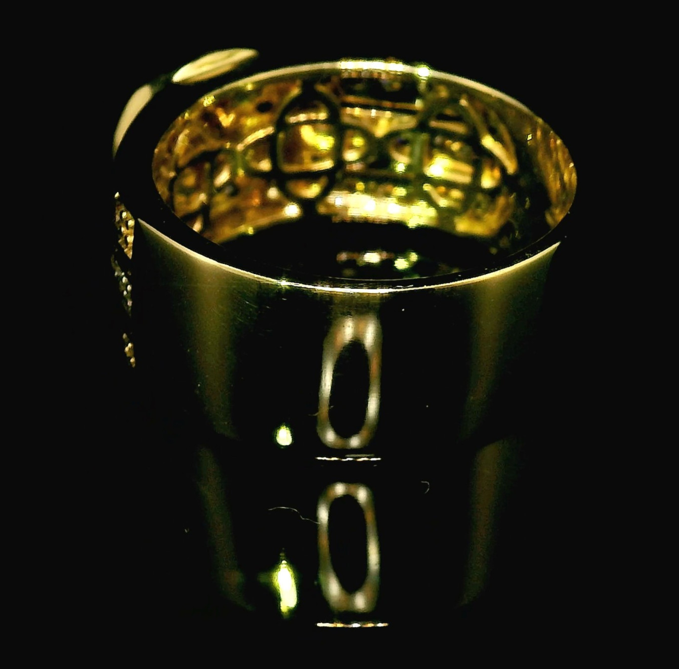 Elegant 9ct Yellow Gold Diamond Ring Multi Cut Shoulders 6.8g Size O