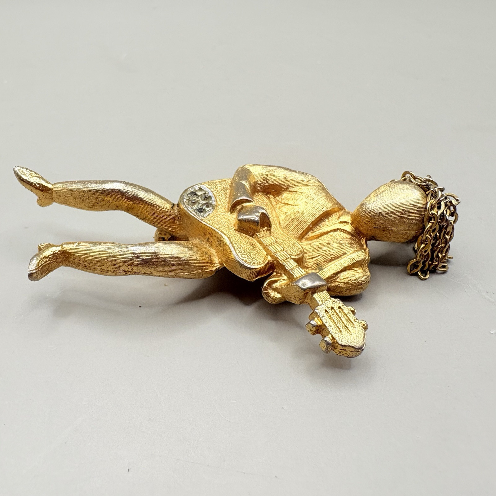 Vintage R. Mandle Guitar Player Brooch | Gold-Tone Musician Pin | 1950s-1960s