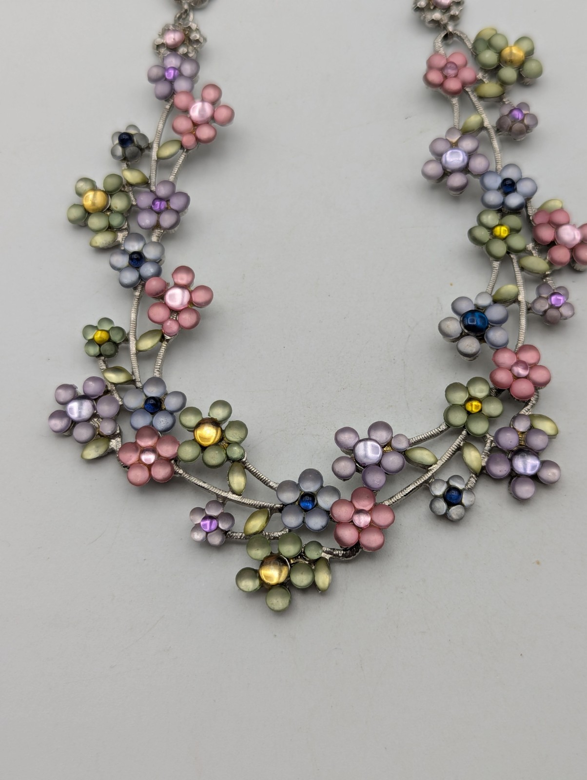 Stunning 15 Inch Necklace Silver Tone Multi Color Flowers