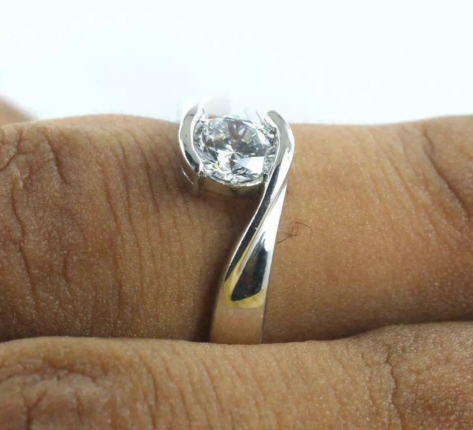 Superb 1.5Ct Round Brilliant Moissanite Diamond Engagement Ring 14K White Gold