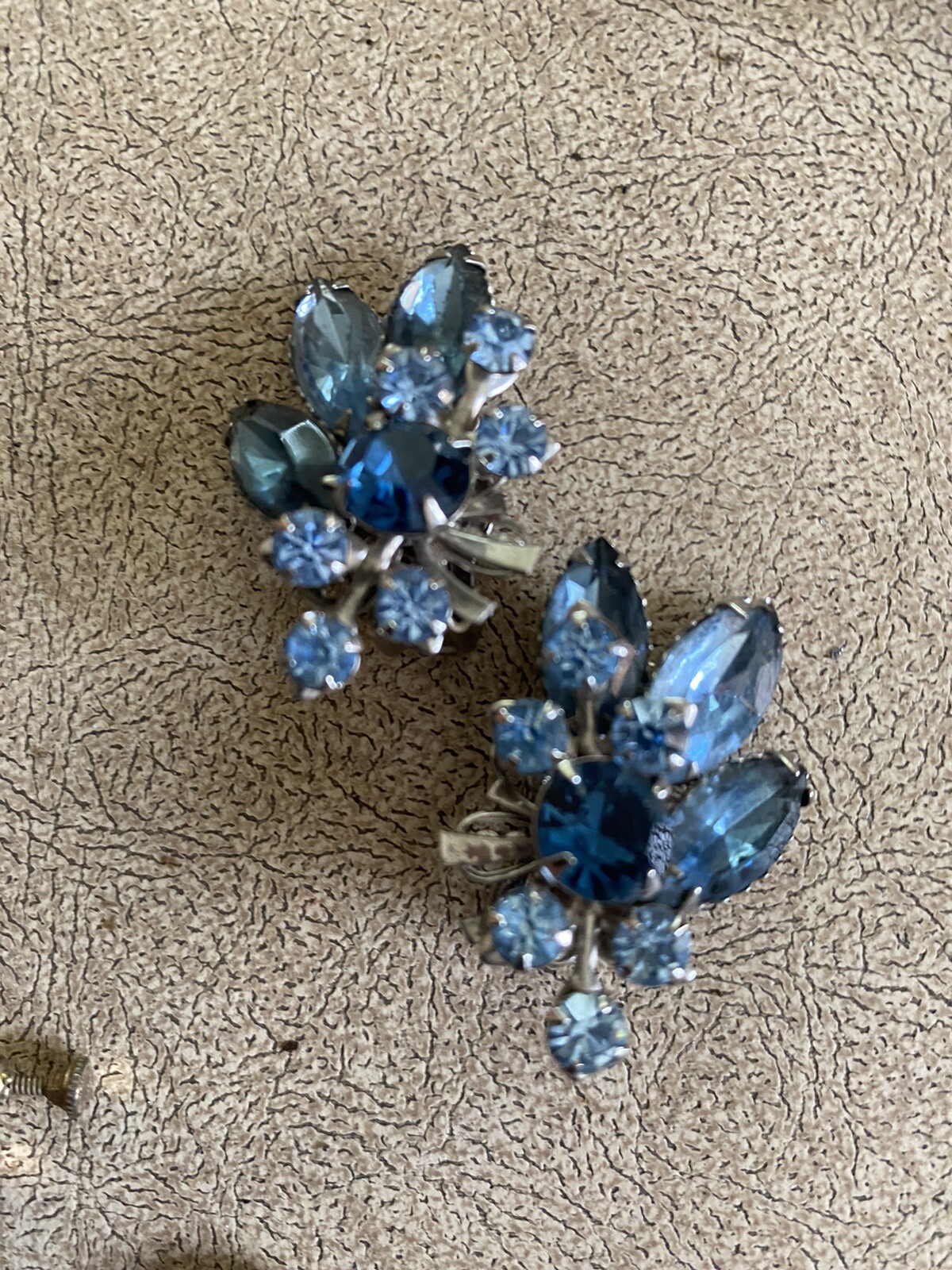 vintage jewelry Earrings Clip On C.1940s To 1970s