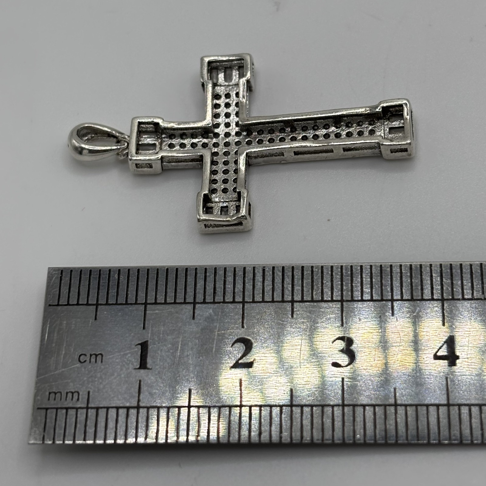 925 silver cross pendant 3.2grams cz stones