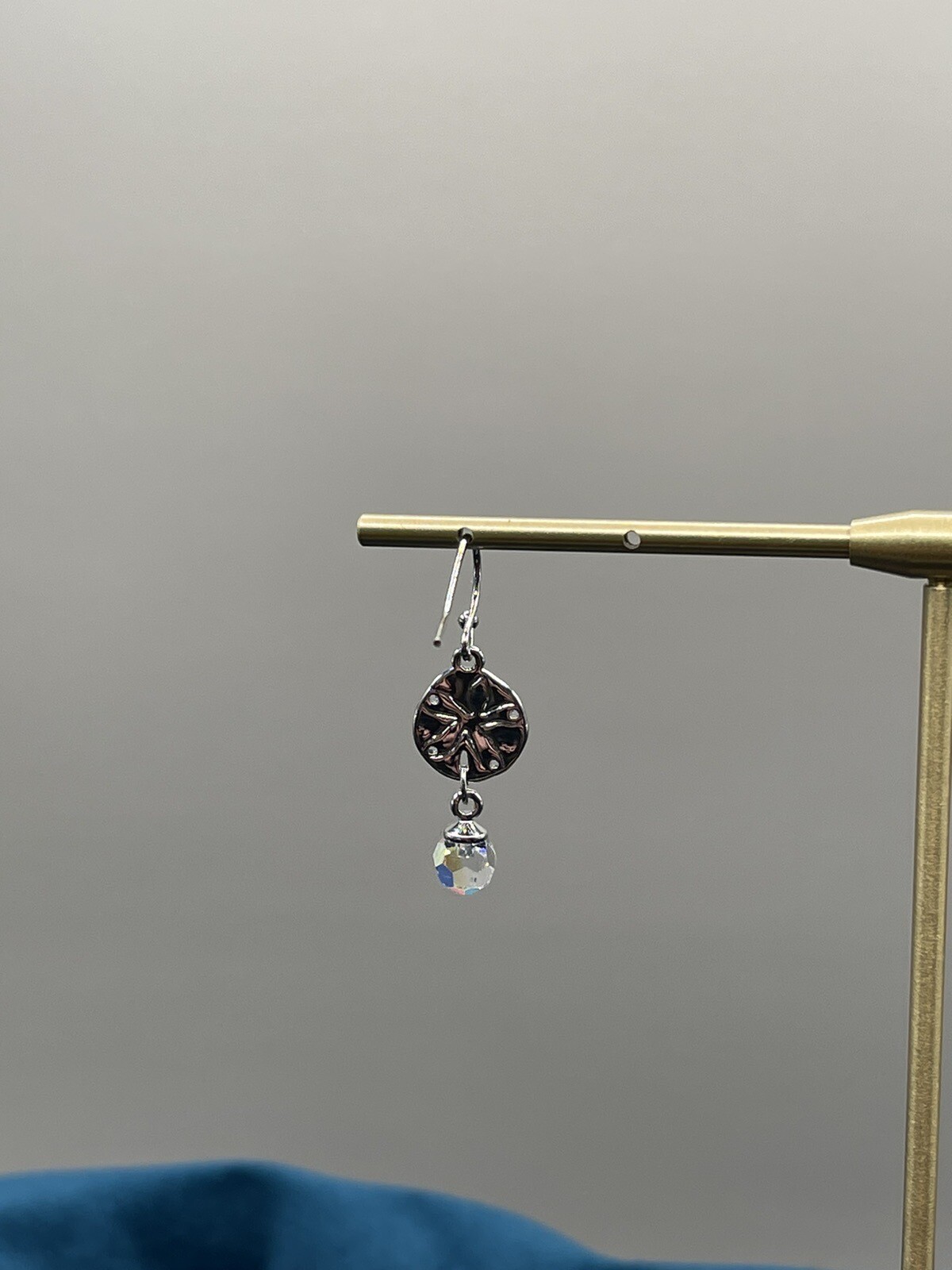 Made with Swarovski® crystals – Sand Dollar earrings