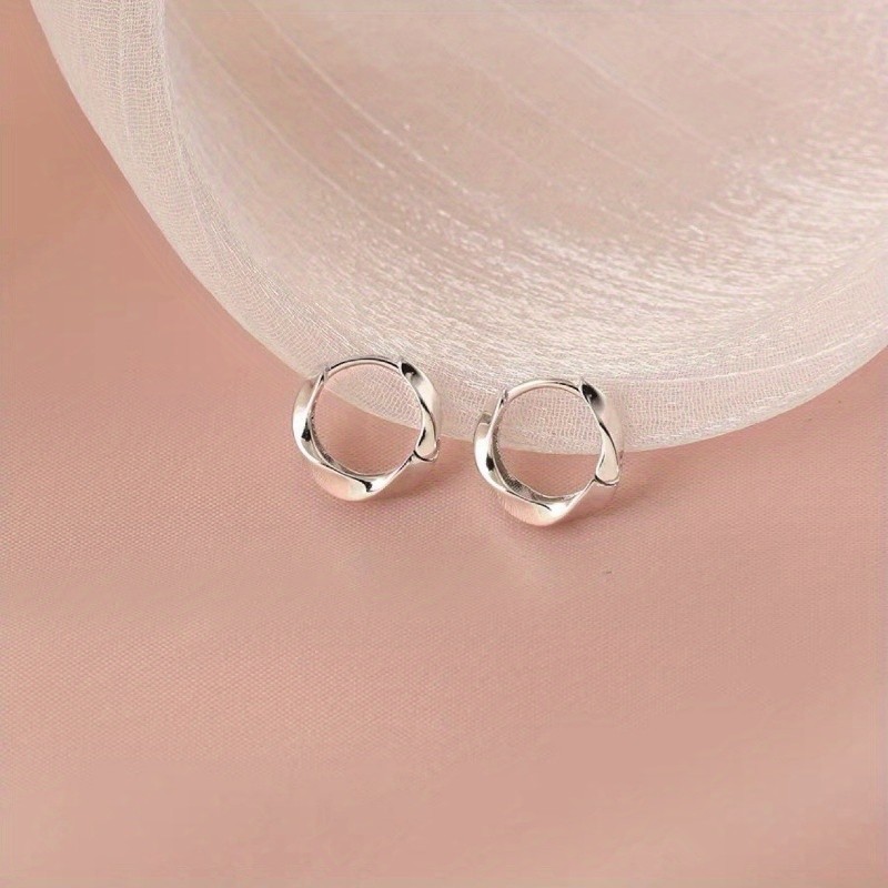 Women’s Elegant Mobius Pendant Earring Fashion Twisted Circular Earrings Copper