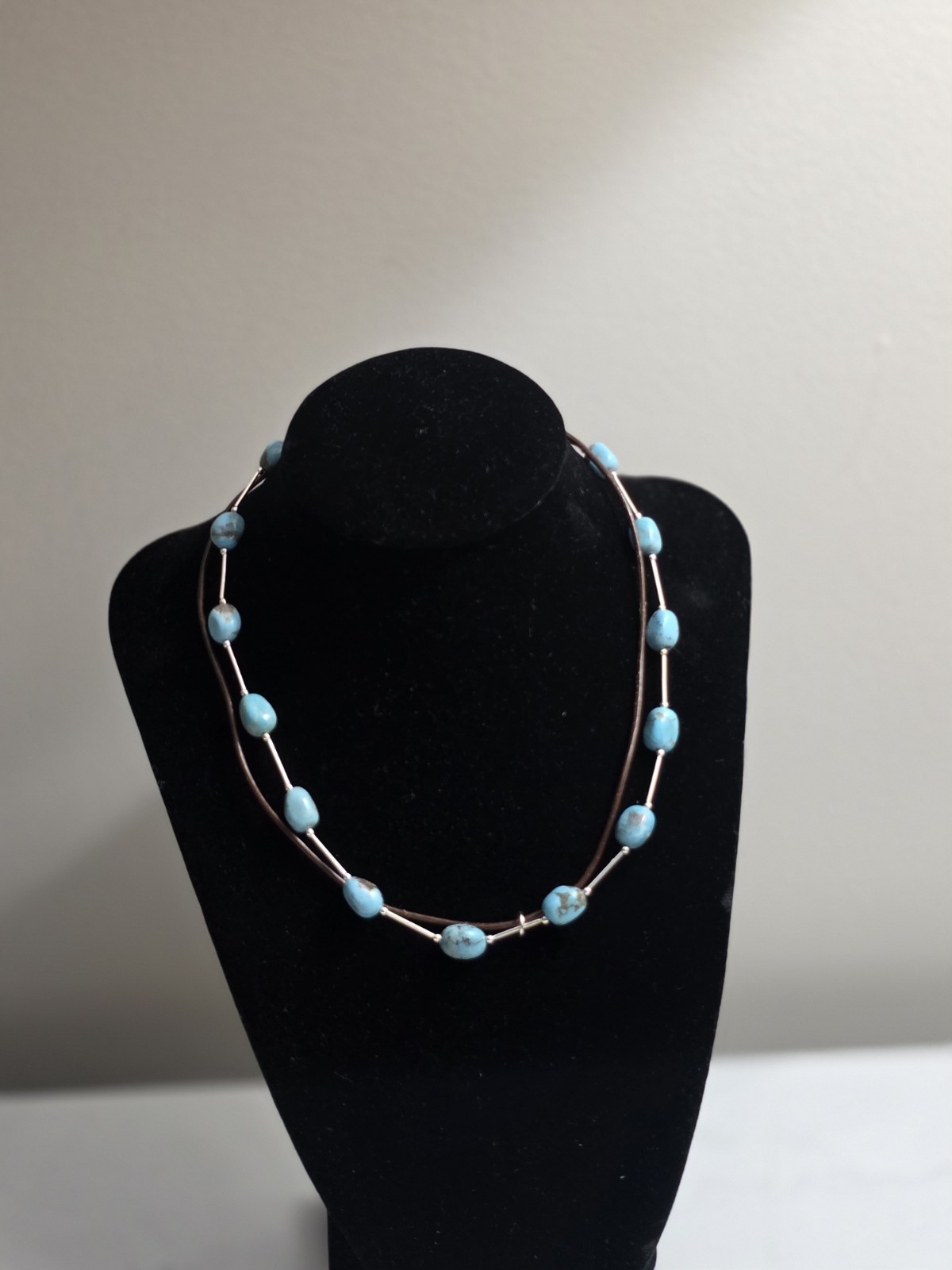 VINTAGE TURQUOISE LIQUID STERLING SILVER 925 NECKLACE Choker. Good Condition.