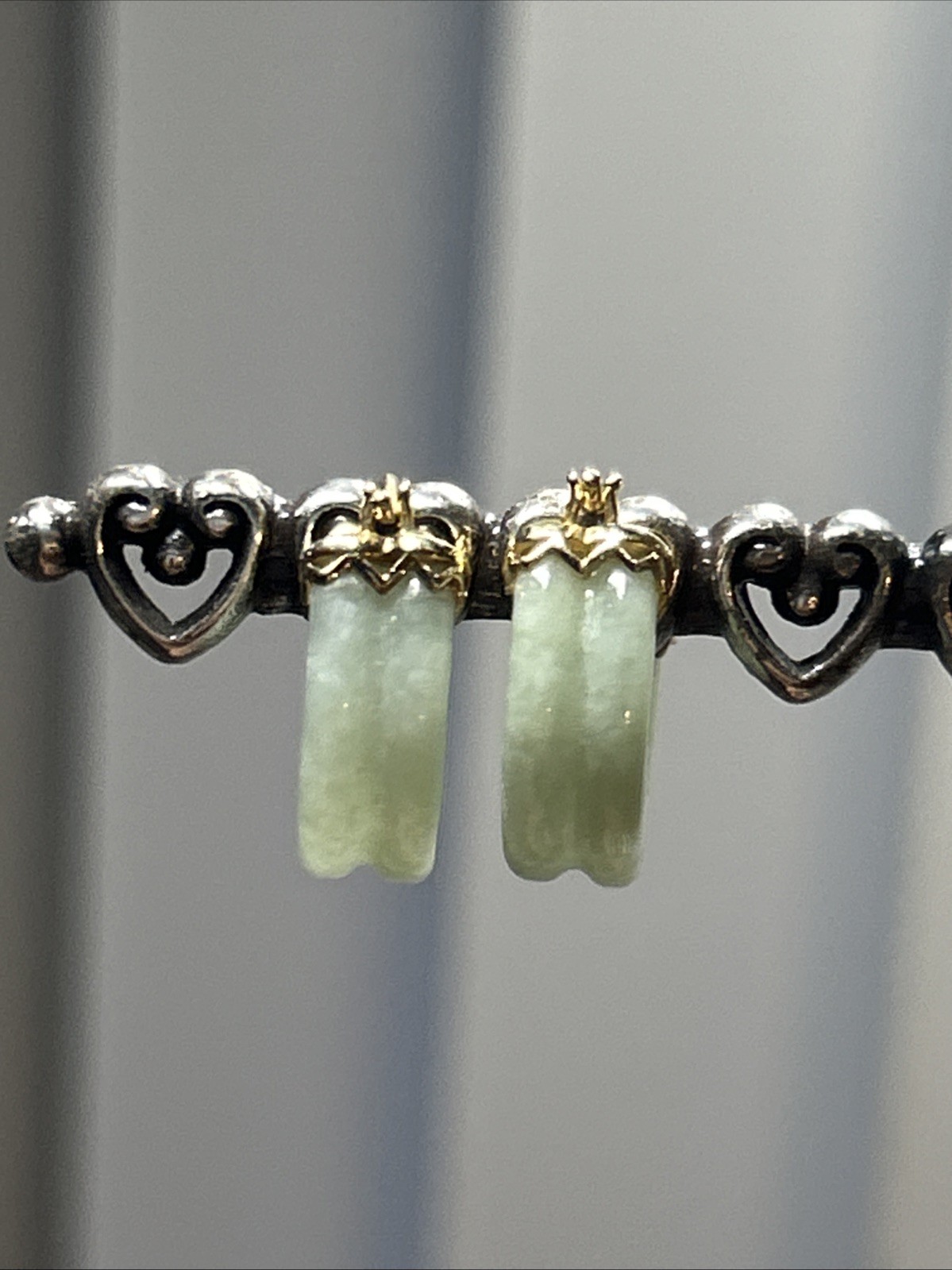 36. Vintage 14K Yellow Gold Light Green Jade Hoop Snap Earrings 17.4mm, 5.3g