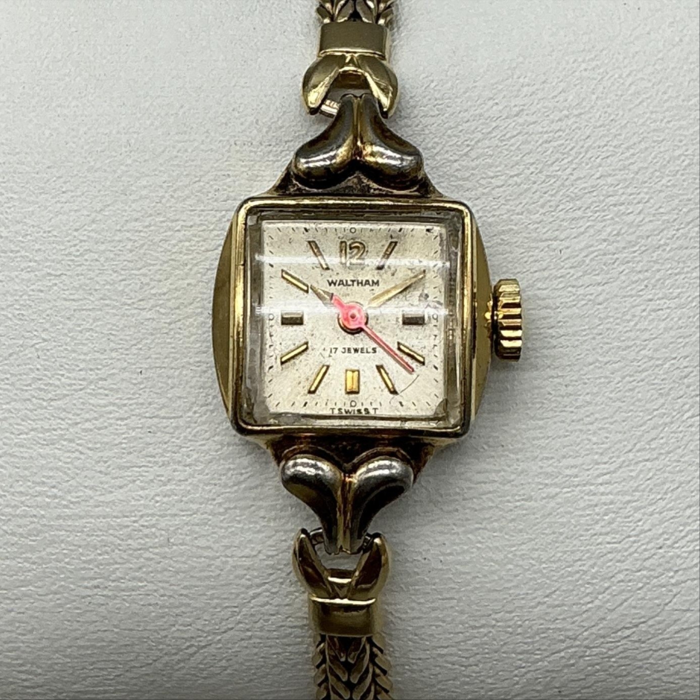 Vintage Waltham 17 Jewels Womens Watch 16mm Cream Dial Gold Tone Swiss Manual