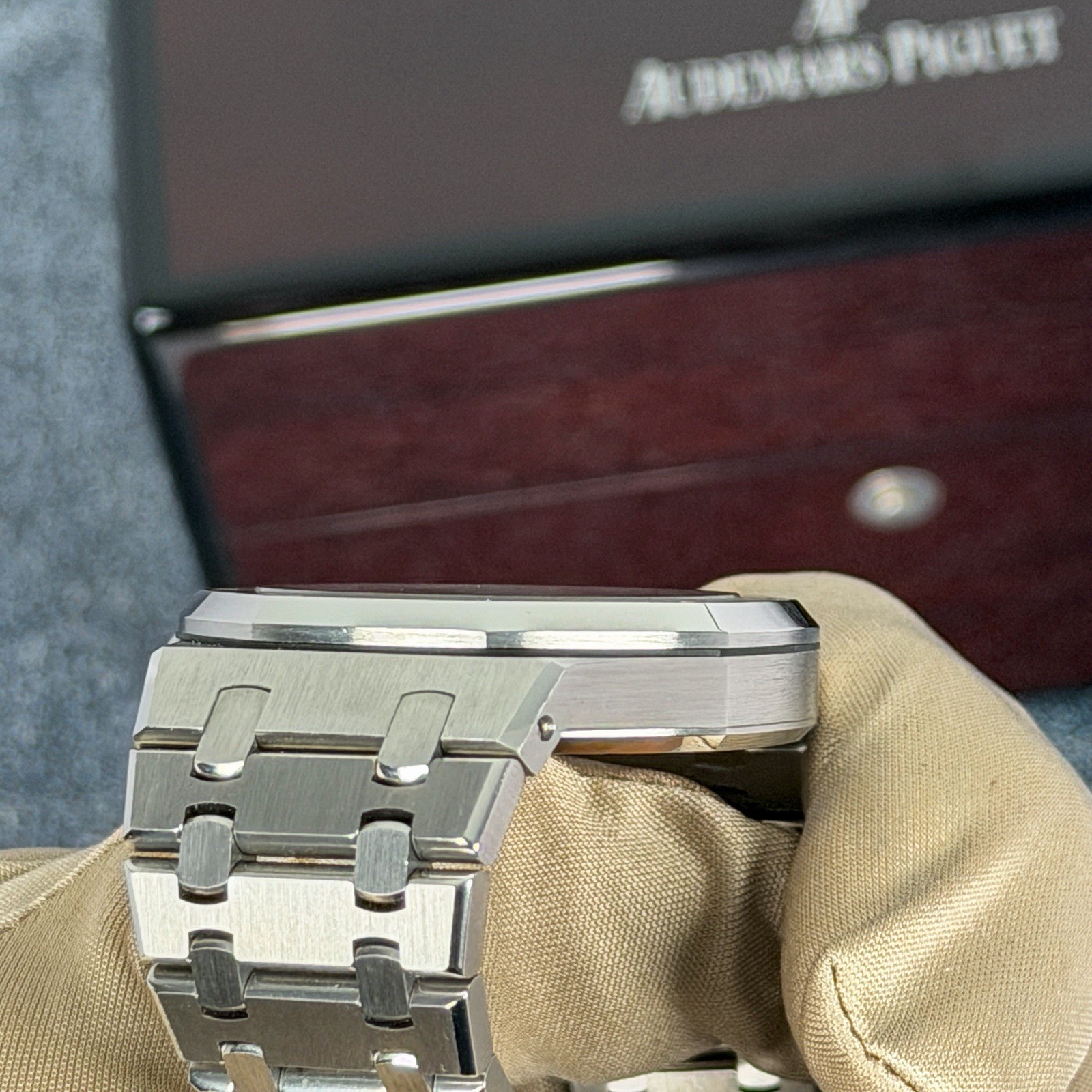 Audemars Piguet Royal Oak Men’s Black Watch – 15400ST Full Set All Links