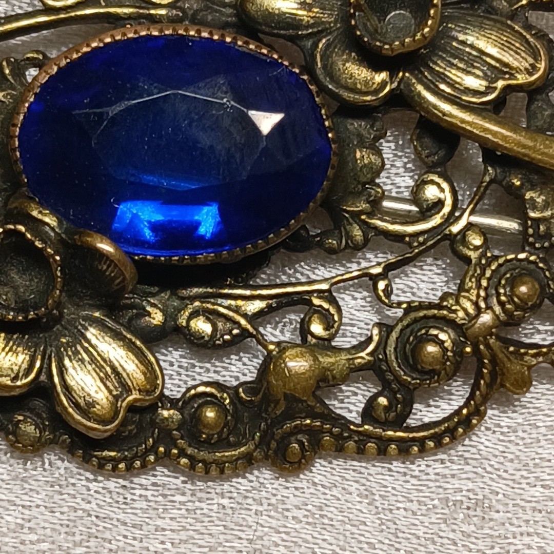 Antique Art Deco Brass C-Clasp Filigree Brooch Oval Cobalt Blue Glass Pin c1920