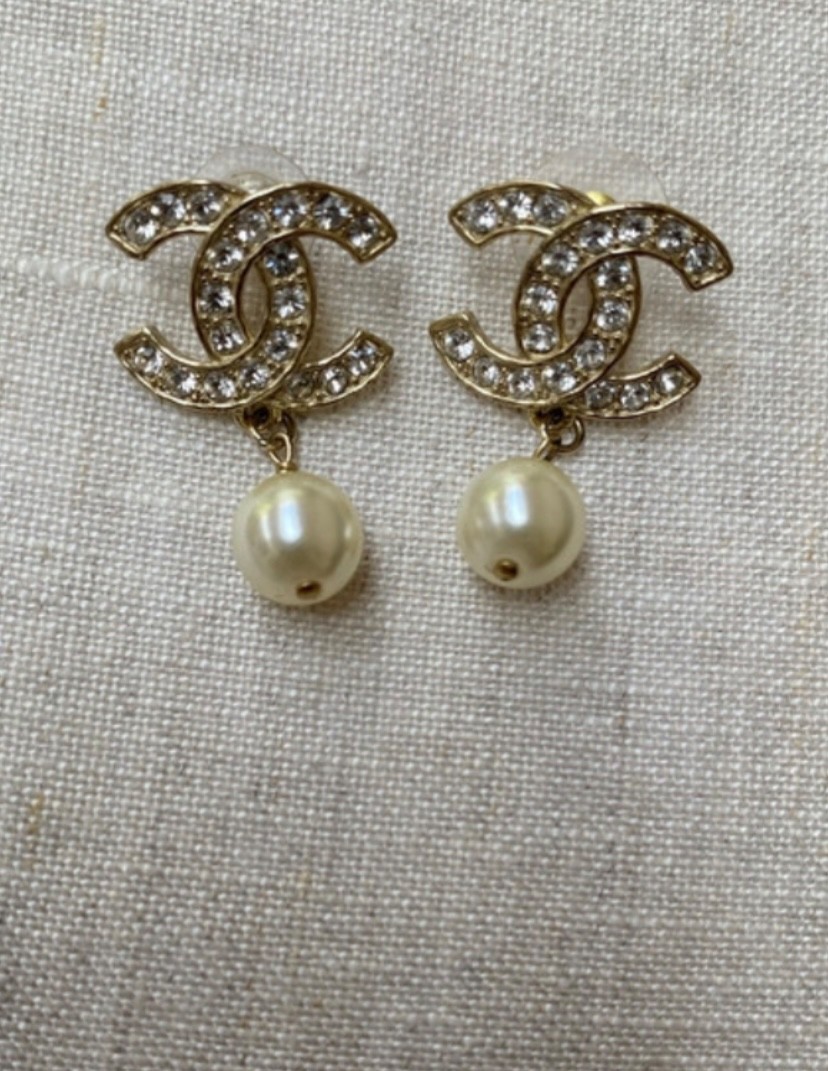 Authentic CHANEL CC Crystal Pearl Drop Dangle Earrings Gold P21C 2021 Cruise