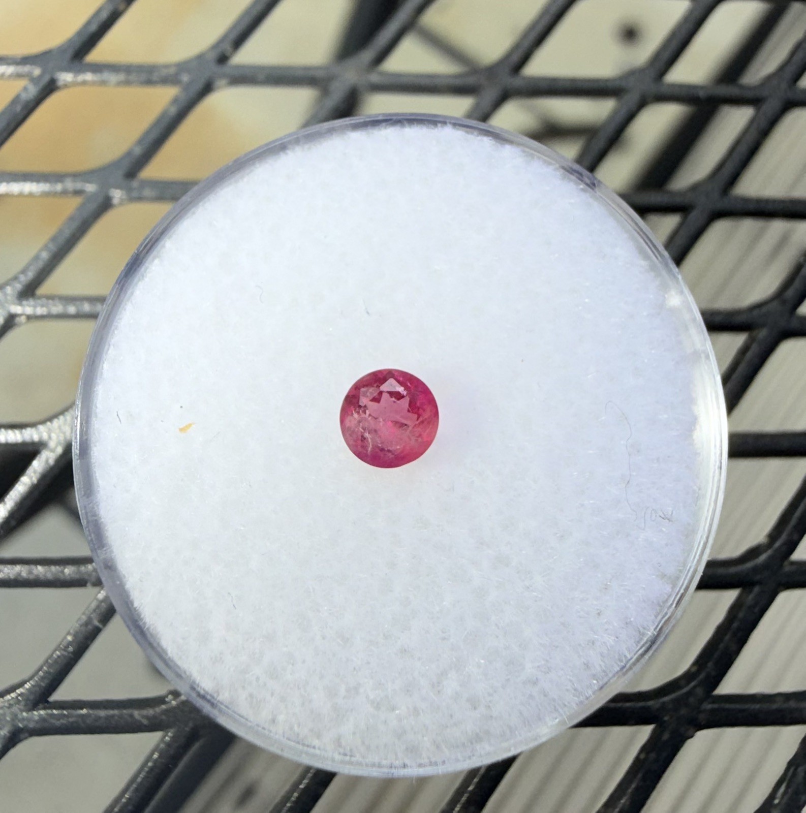Deep Red/Pink Red Beryl Bixbite Natural Round Gemstone 0.23 Carats 4.0×4.0mm