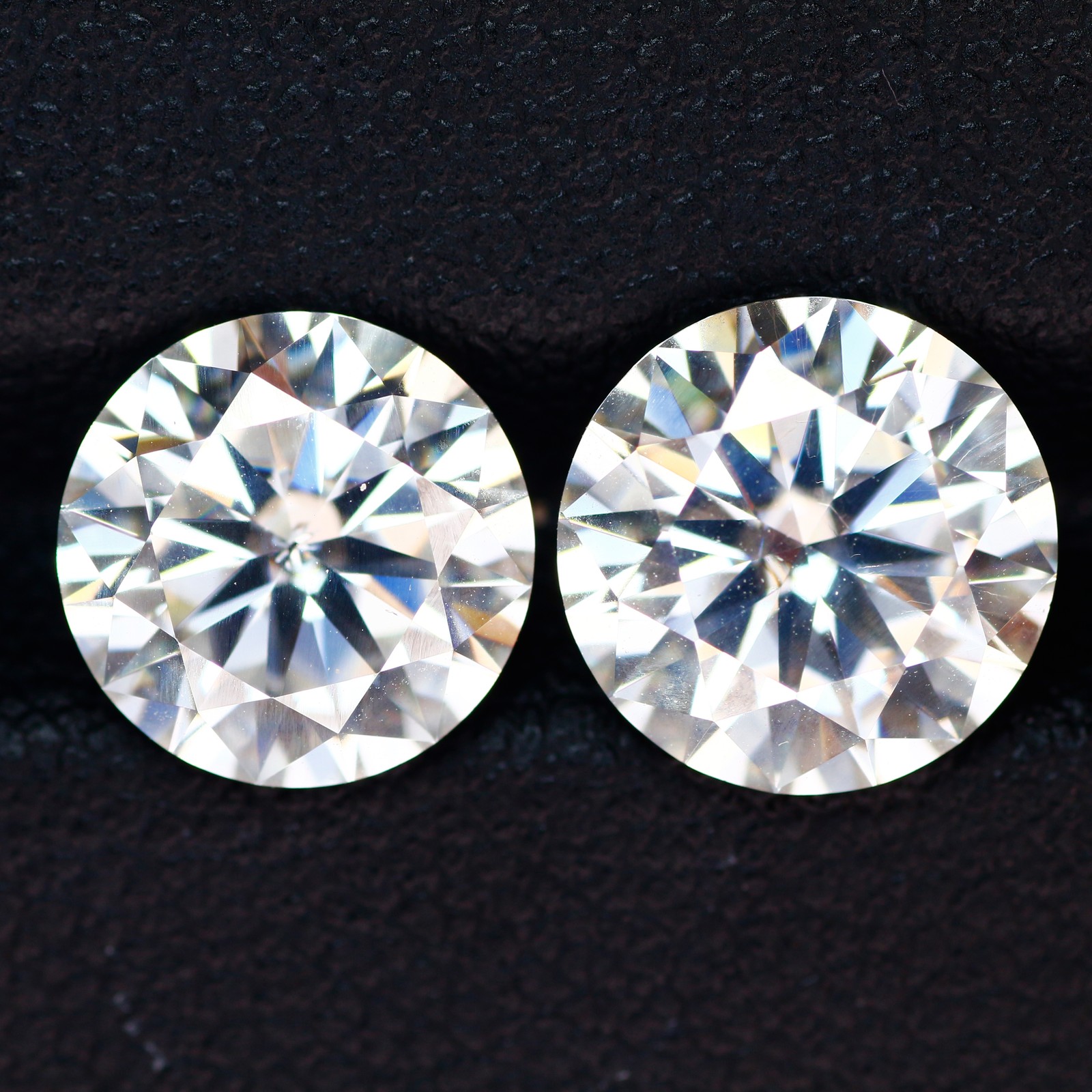 1.98 Ct Incredible Round Diamond Cut 8.5 MM White (Color Less) Moissanite