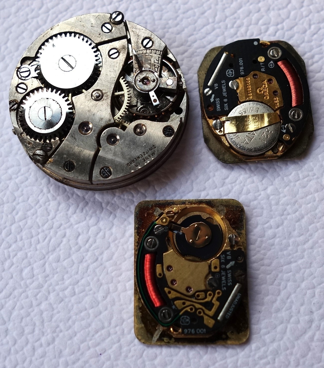WRISTWATCH MOVEMENTS X3 LADIES OMEGA TISSOT ETC SOLD FOR SPARES OR REPAIRS