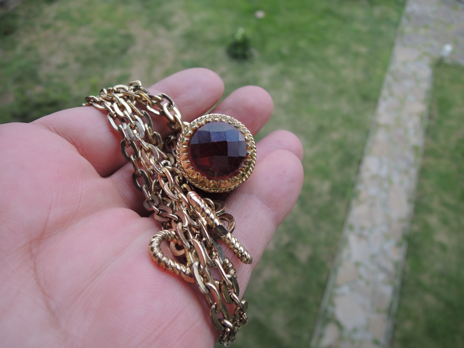 Vtg,Gold plated Sautoir Necklace w/ red stone gildet pendant