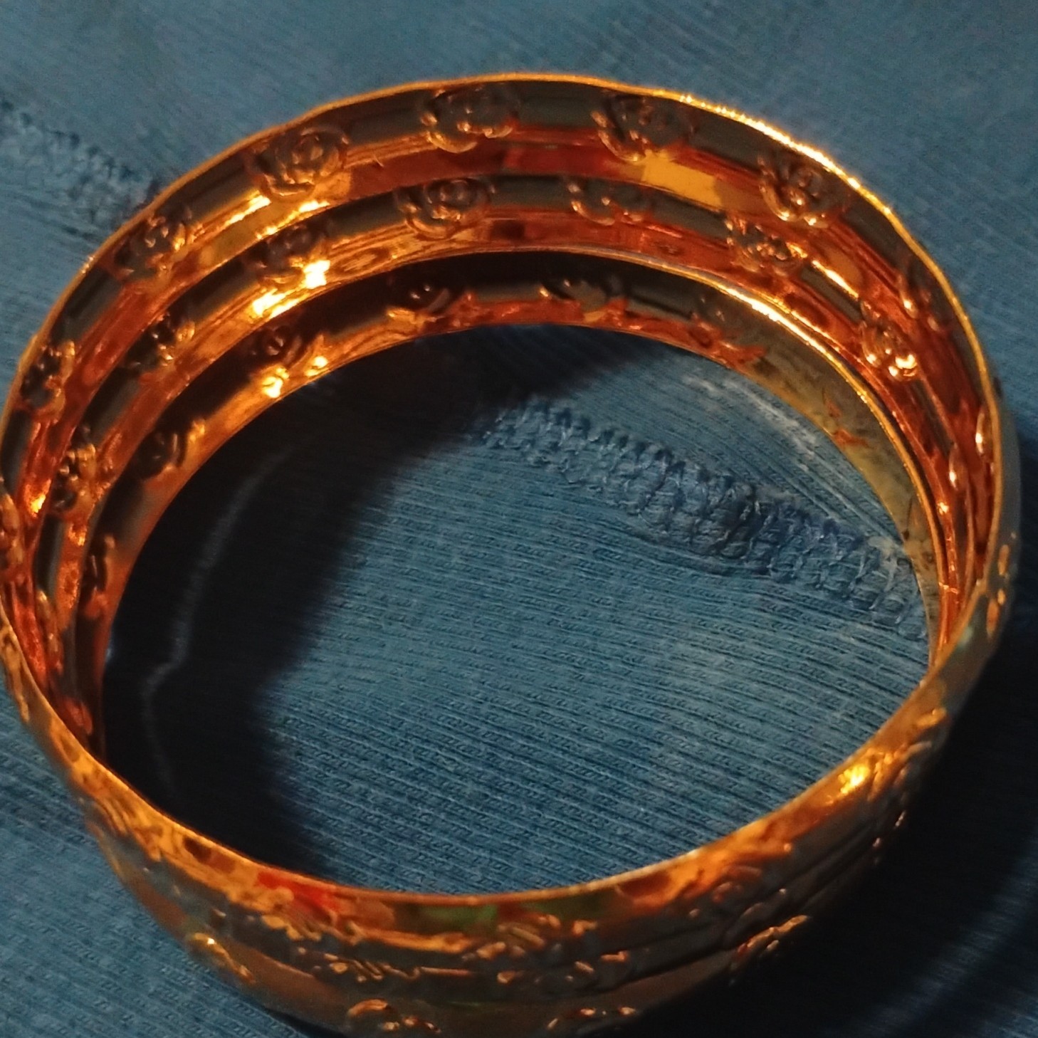 Gold Tone Floral Rose Pattern Bangle Bracelets Set of 3 Round Metal No Stone