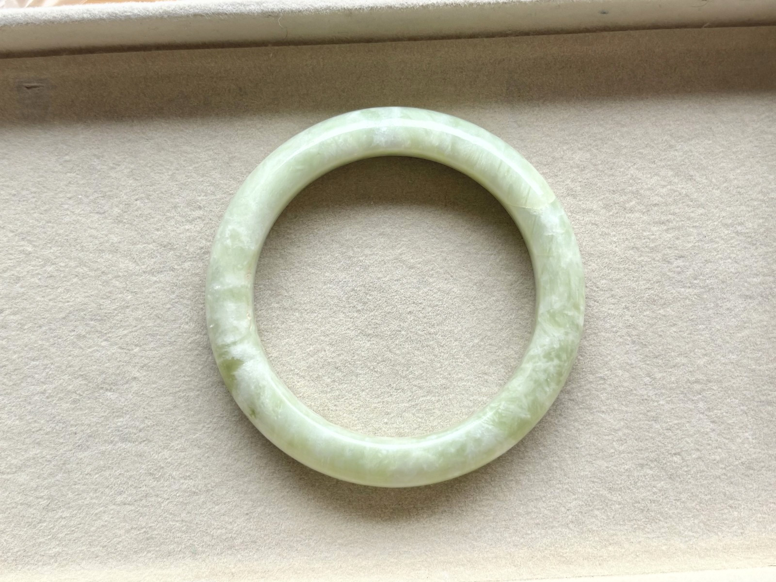 61mm Xiu Jade Women’s Bangle 100% Natural Green Bangle Jadeite