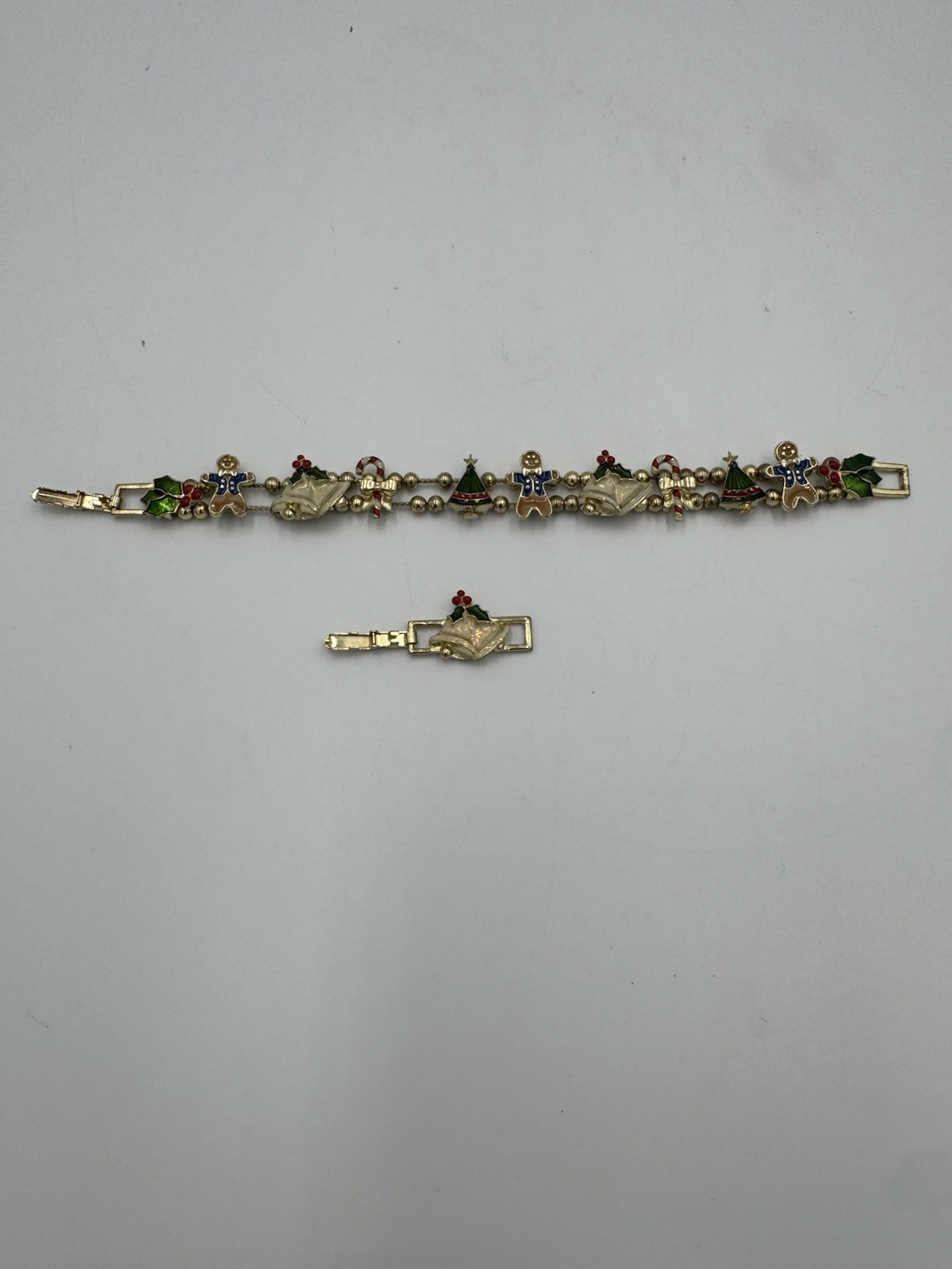Signed Avon Christmas Holiday Bracelet 7 1/2 Inch / Extension For 9 Inch