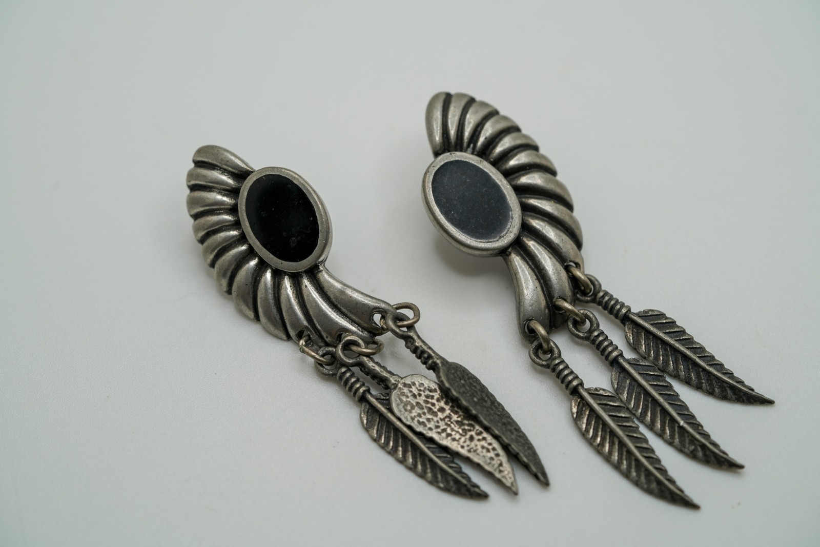 Vintage 1989 Ege Pewter Southwestern Feather Earrings Size: 5.5cm x 1.5cm EB1