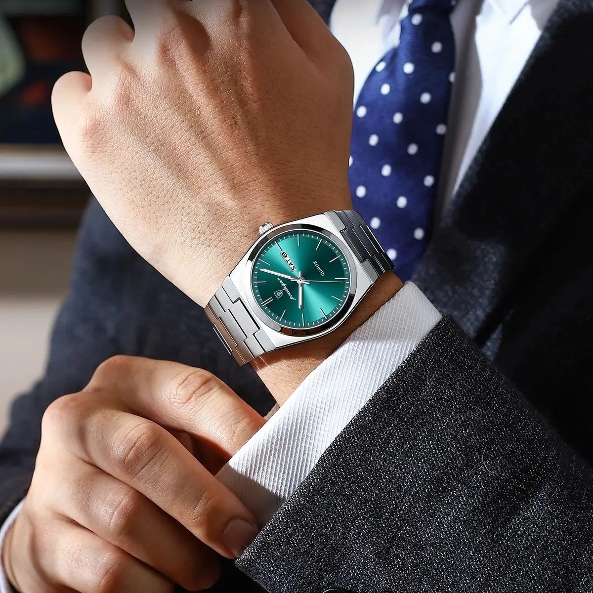 POEDAGAR Luxury Men’s Watches Waterproof Luminous Date Week Men Watch Stainless