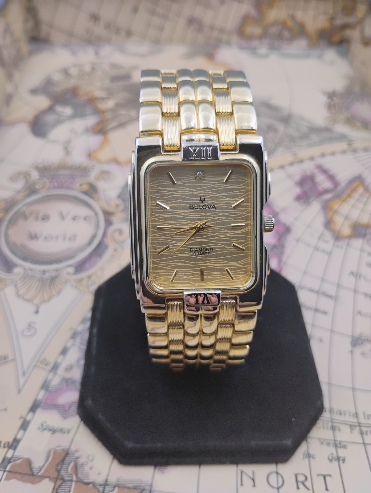 Stunning Vintage Bulova Diamond Quartz Running Mens Watch 3063-5020 AO 18k Gold