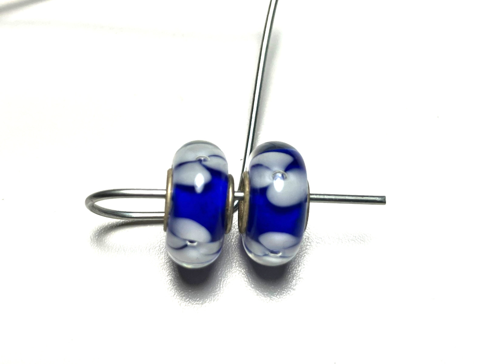(2 PCS.) TWO RARE RETIRED TROLLBEADS DOUBLE FLOWER / Blue With White Flowers