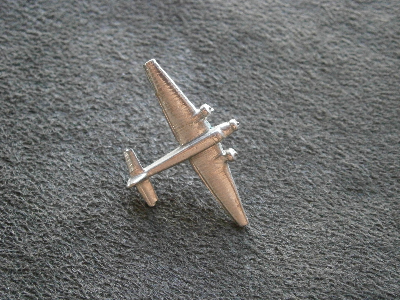 Wellington Bomber WW II UK Airplane Vtg Silvertone Lapel Pin Hat Badge 3.0g