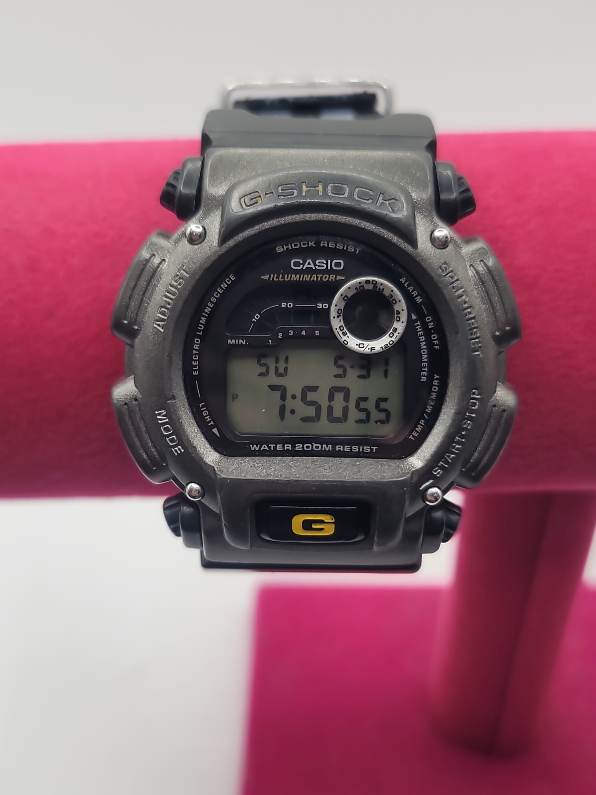 Vintage Casio G-Shock Watch DW-9400 Retro Japanese Made Works Well