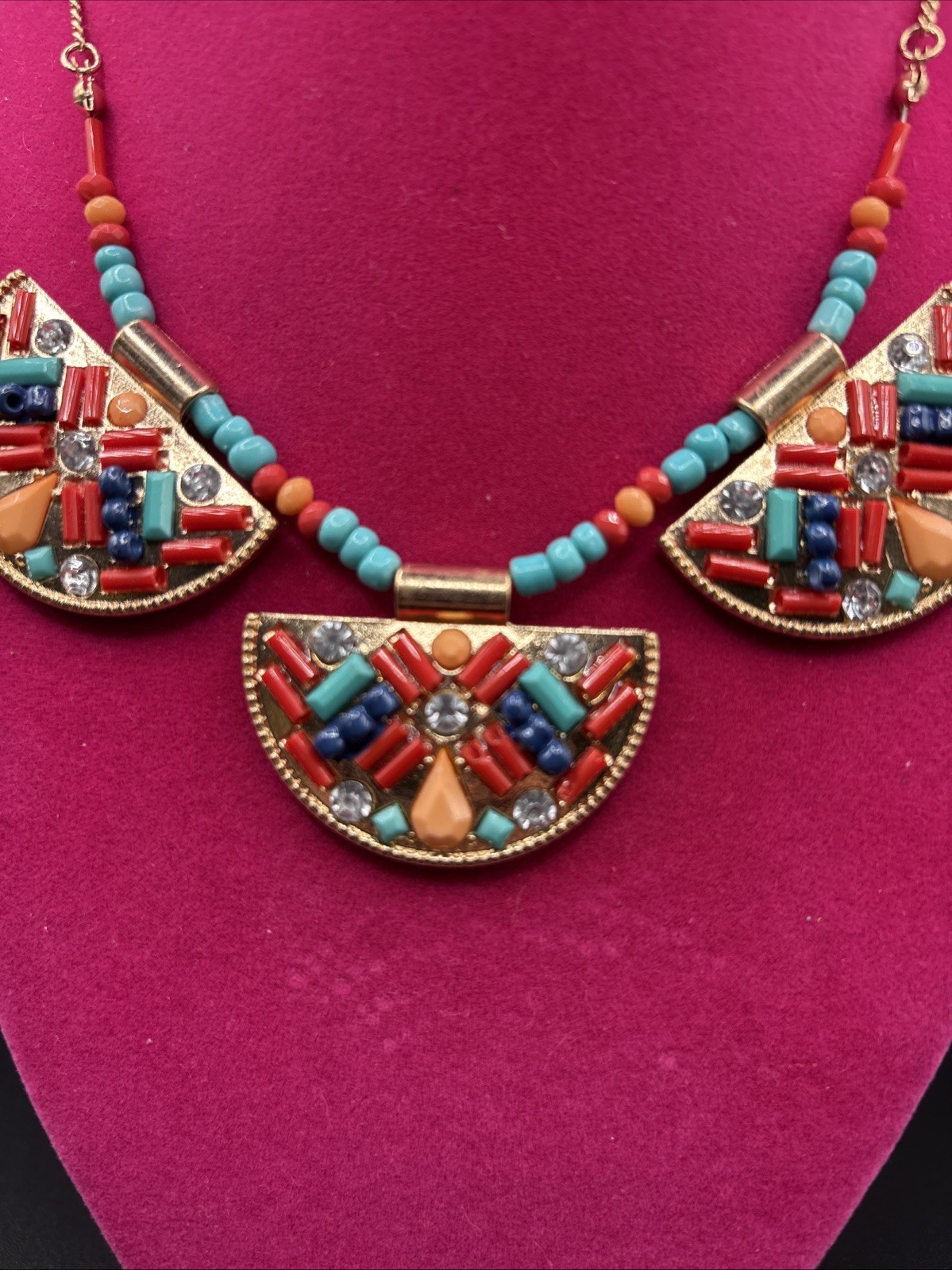 Gold Tone Turquoise, Red Blue, And Peach Beaded Necklace 17.5”