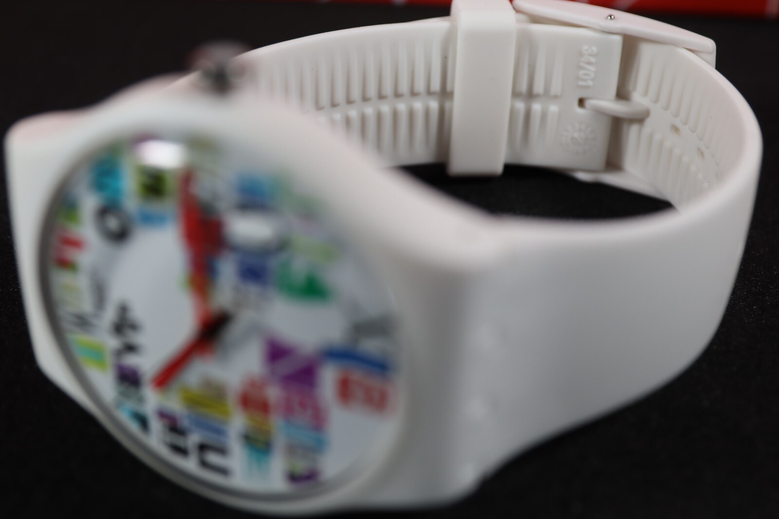 SWATCH SWISS MADE, MODEL MULTI COLLAGE, SUOW132 NEW WHITE DIAL QUARTZ UNISEX