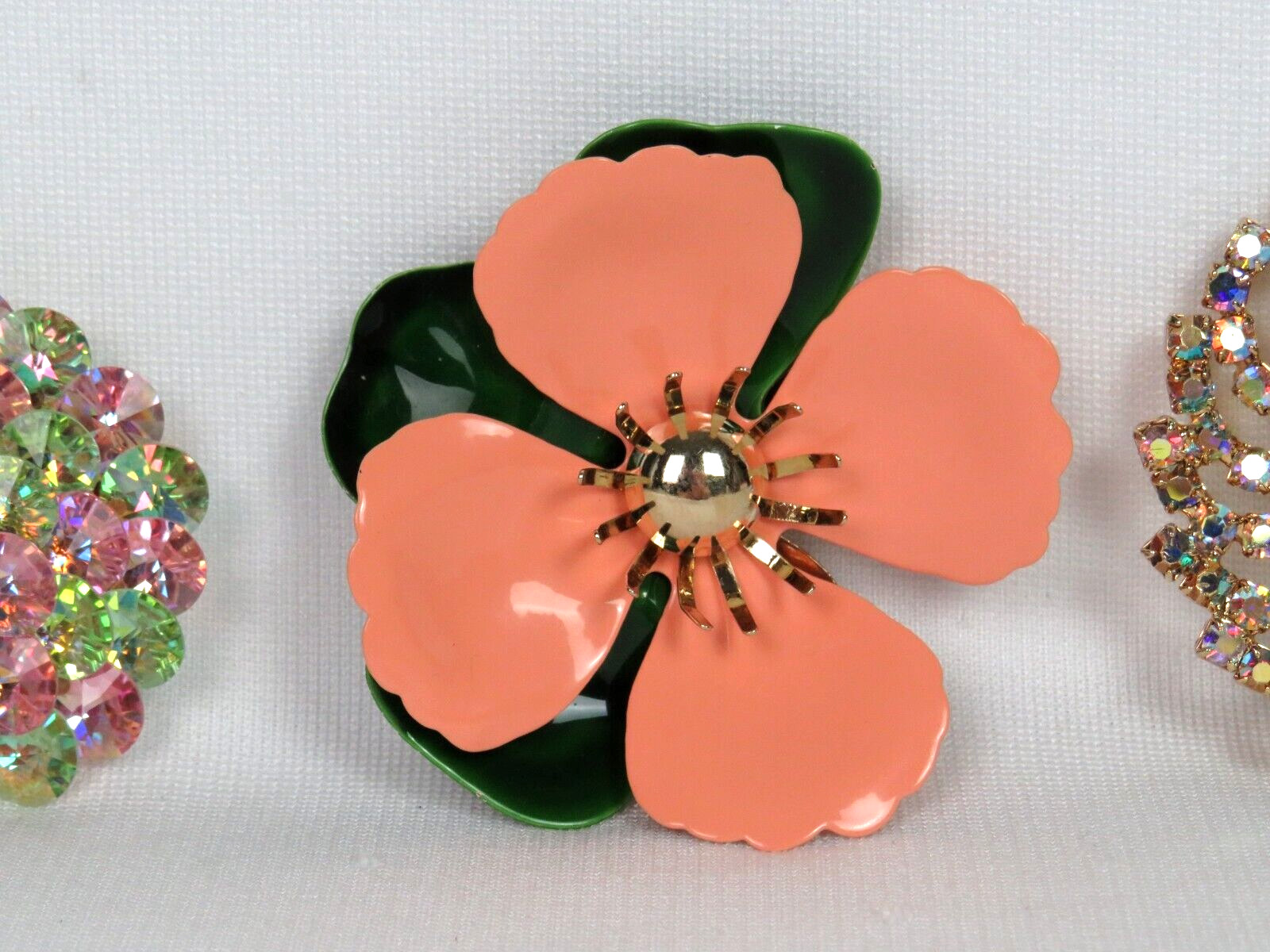 VTG 1950s 60s MOD ENAMEL METAL FLOWER BROOCH SIGNED SARAH COVENTRY 2 3/4″ WIDE