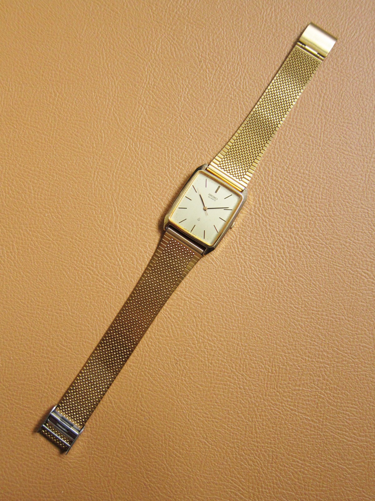 SEIKO 2621-5240 Chariot Gold-Plated Men’s Quartz Watch (MADE IN JAPAN)