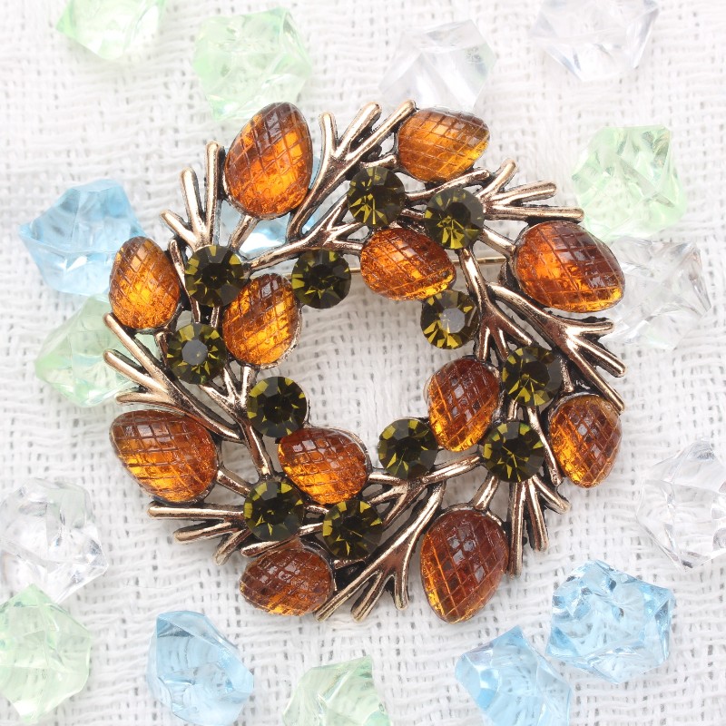 Vintage Pinecone Wreath Brooch: Unique Jewelry Accessory for Ladies,Perfect Gift