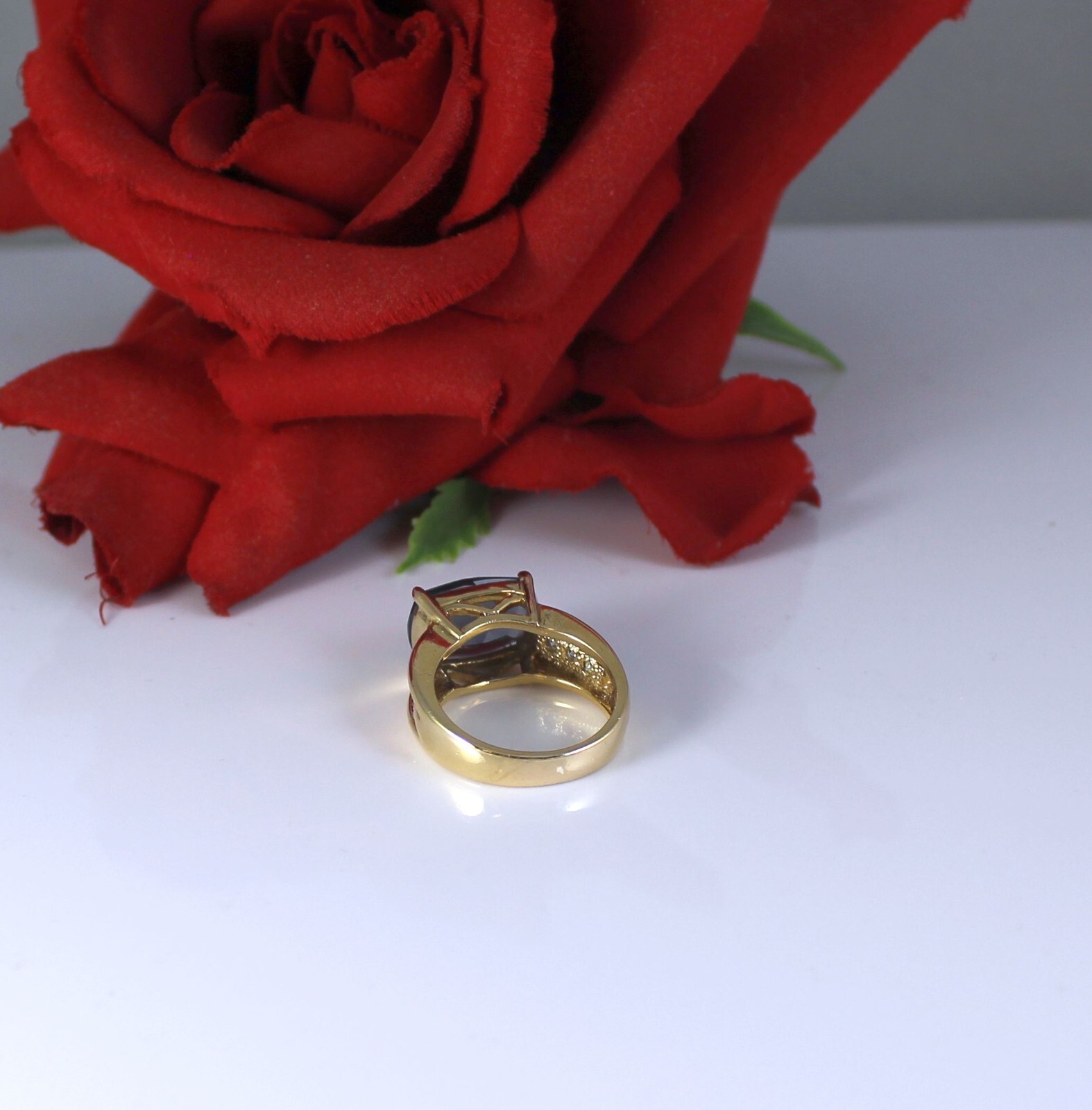 Sterling Silver Simulated Blue & White Cocktail Ring Size 8 7.69g CAT RESCUE