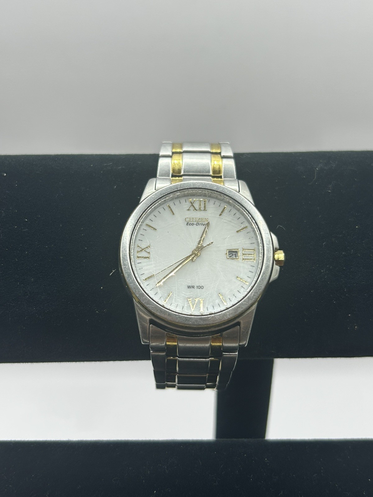 Citizen Eco-Drive Mens Stainless Steel 2-Tone Watch E111-S084211- Nice Working