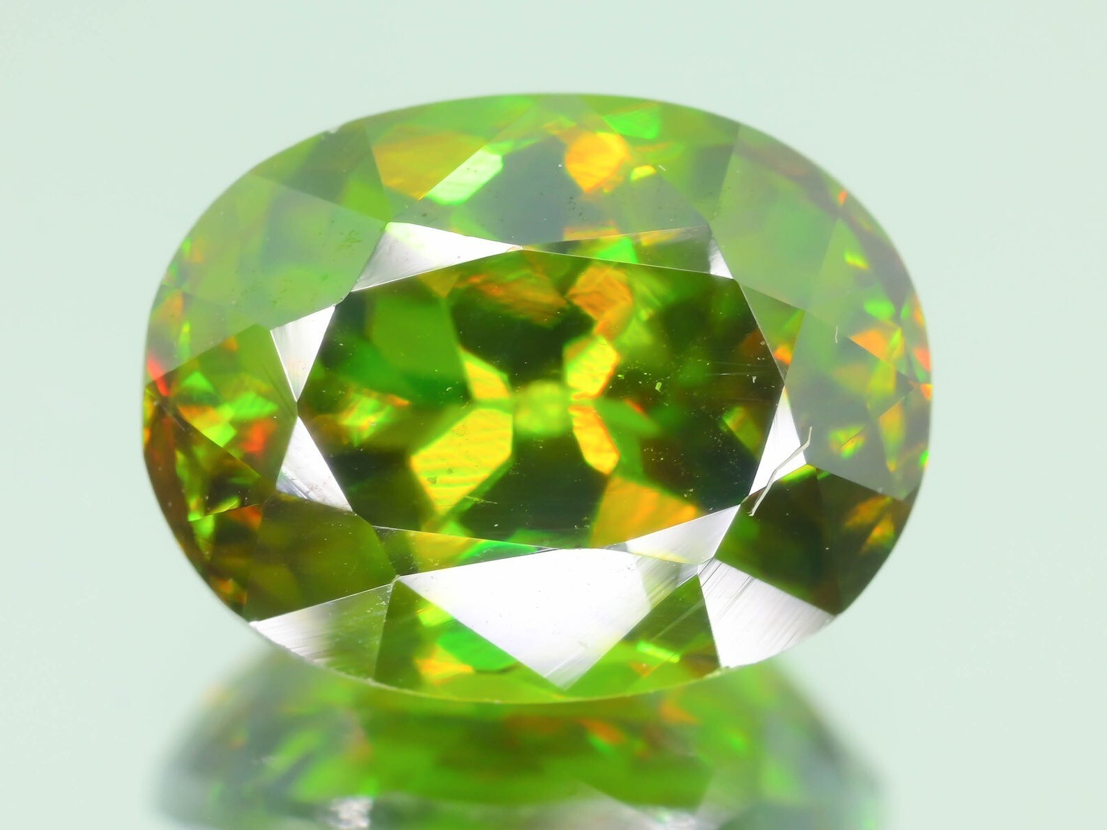 4 Ct Natural Full Fire Sphene Titanite Oval Shape Gemstone For Jewellery