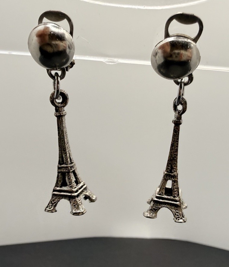 Vintage Eiffel Tower Dangle Clip Earrings Silver Tone Paris Travel Souvenir P4