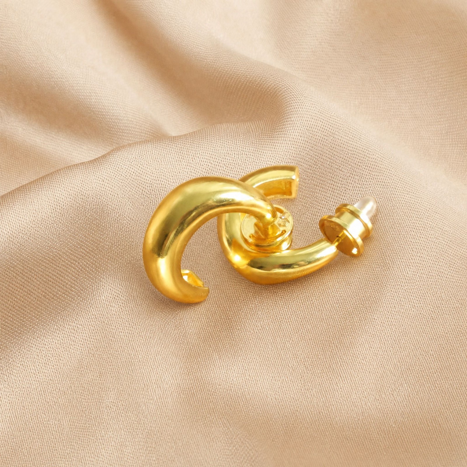 Julie Vos Wave Hoop Earrings in Gold