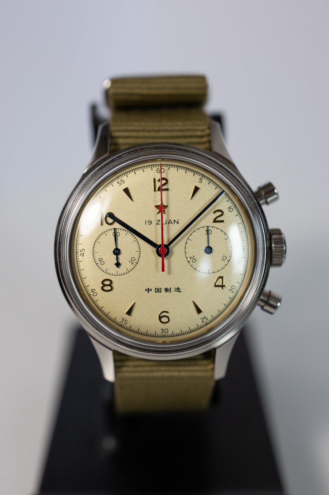 Seagull Red Star 6345A2901 – 38mm Column Wheel Chronograph Acrylic Swan Neck