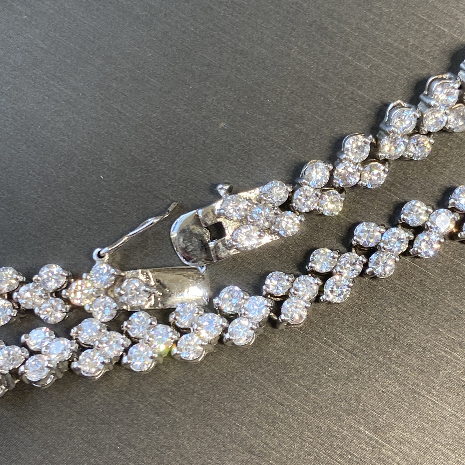 Vintage Necklace Art Glass Estate Jewelry Pre-Owned Rhodium Plated 16″ Choker